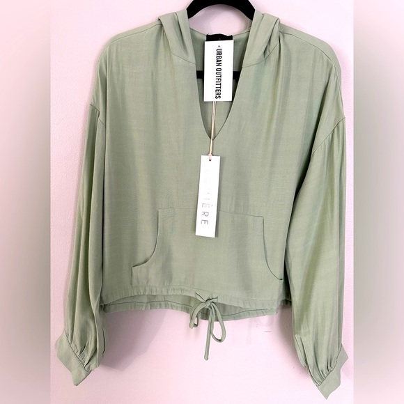Urban Outfitters Lumiere Sage Crop Hoodies in Medium. New with tag - Picture 2 of 7